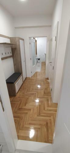 Leo Apartment