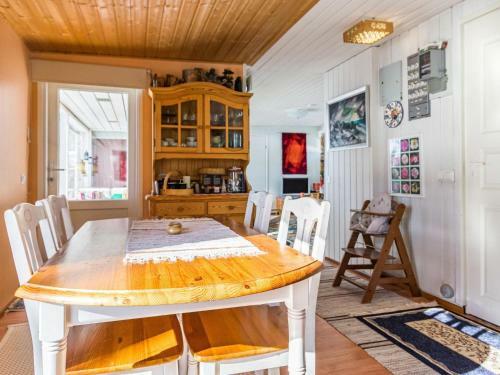 Holiday Home Kivirinne