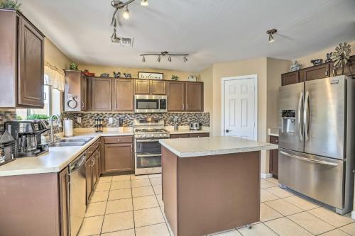 Dreamy El Mirage Oasis Less Than 12 Mi To Golf And Hike