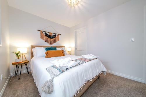 Villa Bali Escape, 4 Bed 4 Bath, King Bed, Jetted Tub, Fireplace, Garage