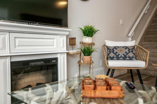 Villa Bali Escape, 4 Bed 4 Bath, King Bed, Jetted Tub, Fireplace, Garage