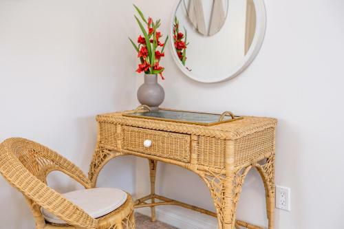 Villa Bali Escape, 4 Bed 4 Bath, King Bed, Jetted Tub, Fireplace, Garage