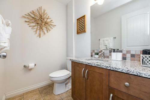 Villa Bali Escape, 4 Bed 4 Bath, King Bed, Jetted Tub, Fireplace, Garage