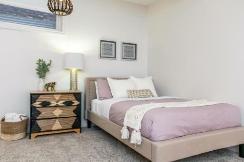 Villa Bali Escape, 4 Bed 4 Bath, King Bed, Jetted Tub, Fireplace, Garage