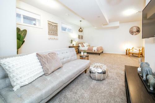 Villa Bali Escape, 4 Bed 4 Bath, King Bed, Jetted Tub, Fireplace, Garage