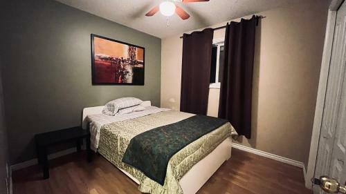 Hostal Central Edmonton Guest House For Men Only
