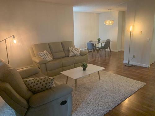 Apartamento Newly Renovated 2 Bed/bath In Downtown Ug Parking
