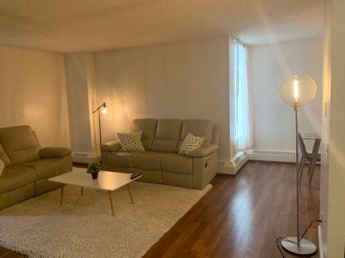 Apartamento Newly Renovated 2 Bed/bath In Downtown Ug Parking