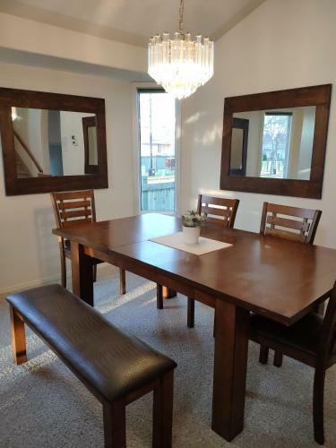 Spacious/elegant House By West Edmonton Mall