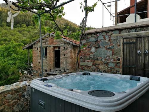 Purple Rustic Villa With Jacuzzi Saranti