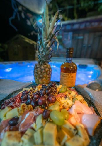 Purple Rustic Villa With Jacuzzi Saranti