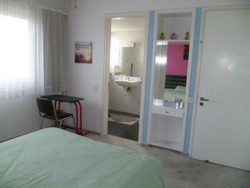En Suite Sunny In House Room