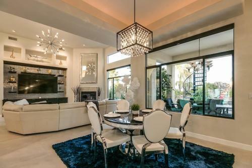 Luxury Contemporary Sanctuary W Pool And Views