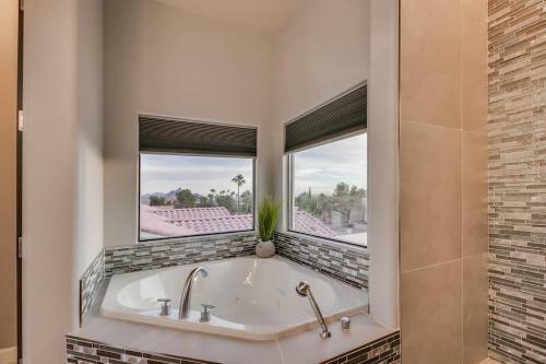 Luxury Contemporary Sanctuary W Pool And Views