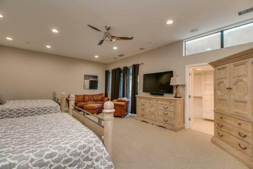 Luxe 4 Bdrm Wpool And Spa On Golf Course Lot