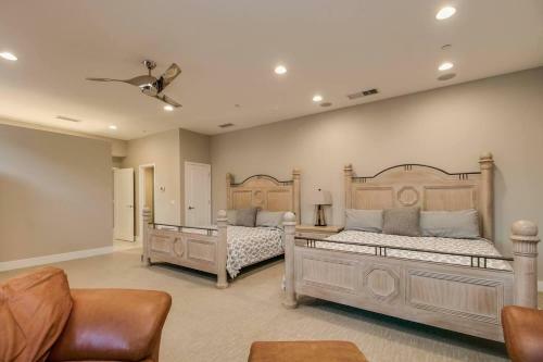 Luxe 4 Bdrm Wpool And Spa On Golf Course Lot