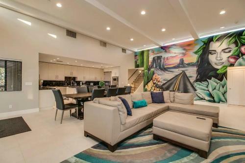 Luxe 4 Bdrm Wpool And Spa On Golf Course Lot