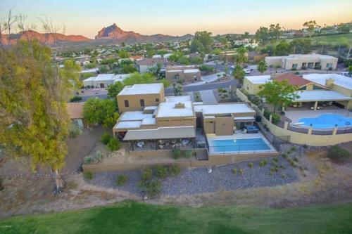 Luxe 4 Bdrm Wpool And Spa On Golf Course Lot