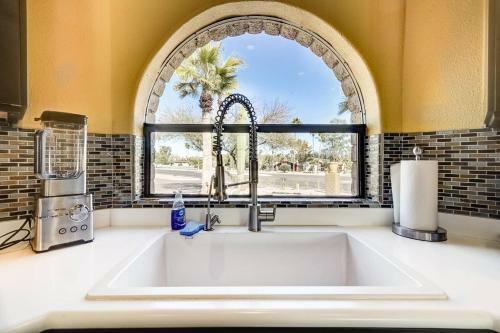 Fountain Hills Gem With Pool And Great Views