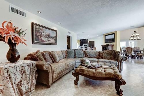 Fountain Hills Gem With Pool And Great Views