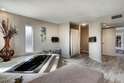 Fountain Hills Gem With Pool And Great Views