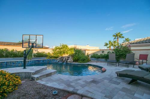 Spectacular Hilltop Home Wresort Like Backyard