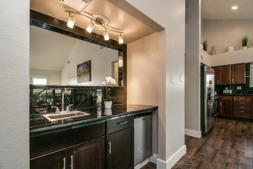 Spectacular Hilltop Home Wresort Like Backyard