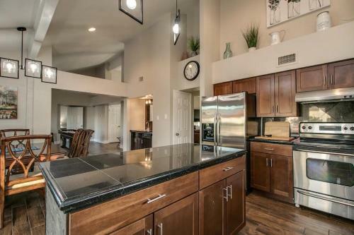 Spectacular Hilltop Home Wresort Like Backyard