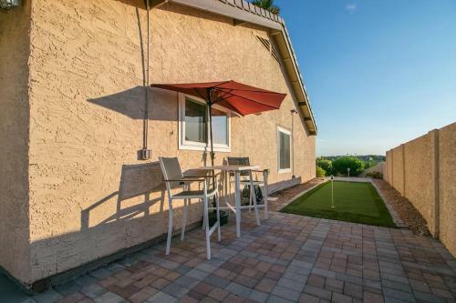 Spectacular Hilltop Home Wresort Like Backyard