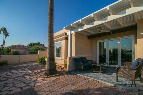 Spectacular Hilltop Home Wresort Like Backyard