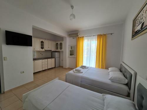 Summer Time Hotel