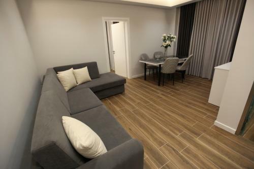 Neli Apartments
