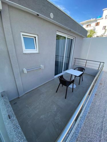 Neli Apartments