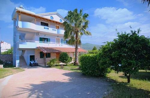 Hostal Vila Mehmeti