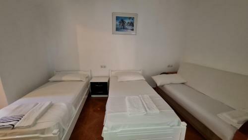 Hostal Guesthouse Veliaj