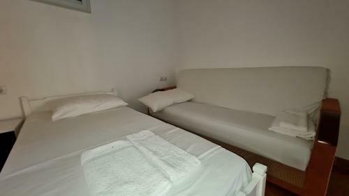 Hostal Guesthouse Veliaj