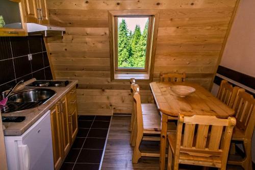 Apartments And Rooms Planinska Idila