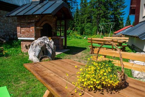 Apartments And Rooms Planinska Idila