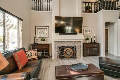 Spectacular Golf Course Home With Pool And Views
