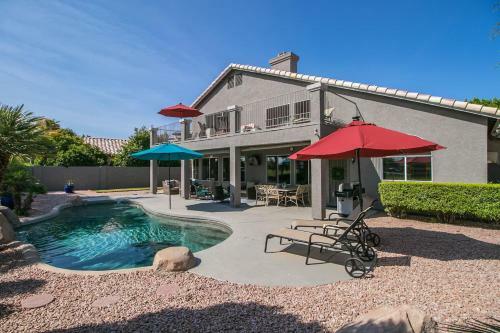 Spectacular Golf Course Home With Pool And Views