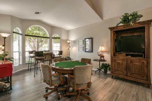 Spectacular Golf Course Home With Pool And Views