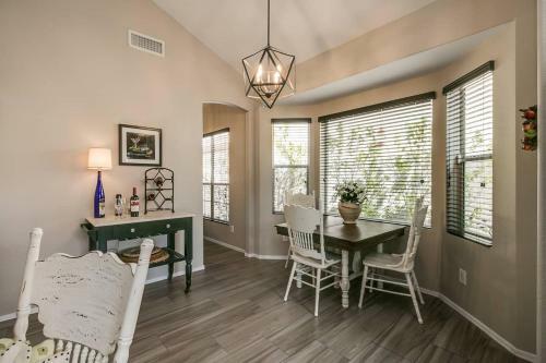 Spectacular Golf Course Home With Pool And Views