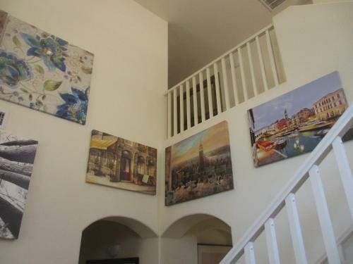 Art Gallery Vacation House