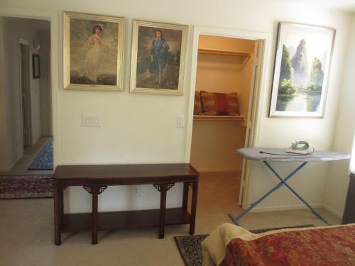 Art Gallery Vacation House