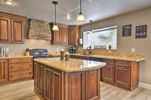 Remarkable Gilbert Getaway Near Golf Courses!