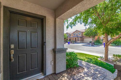 Super Upgraded Gilbert 2 Story! Dog Friendly! Home