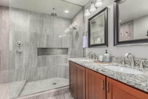 Super Upgraded Gilbert 2 Story! Dog Friendly! Home