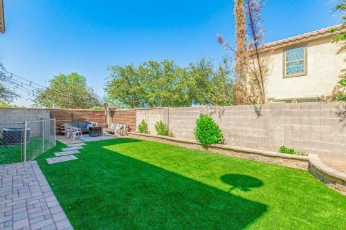 Super Upgraded Gilbert 2 Story! Dog Friendly! Home