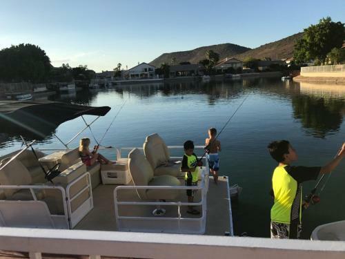 Glendale Arizona Lakeside Property