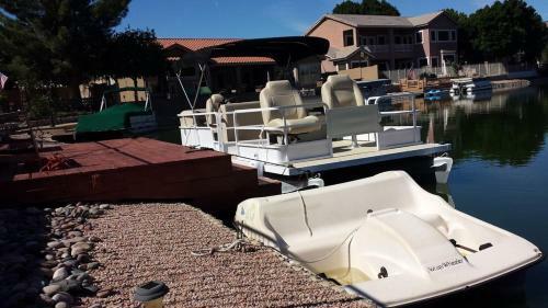 Glendale Arizona Lakeside Property